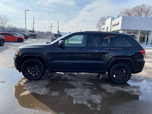 Used 2019 Jeep Grand Cherokee Altitude image 9