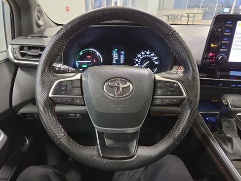 Used 2024 Toyota Sienna XSE w/ XSE Plus Package image 23