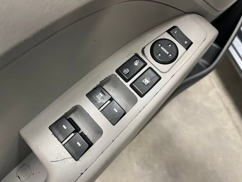 Used 2019 Hyundai Elantra SE FWD image 13