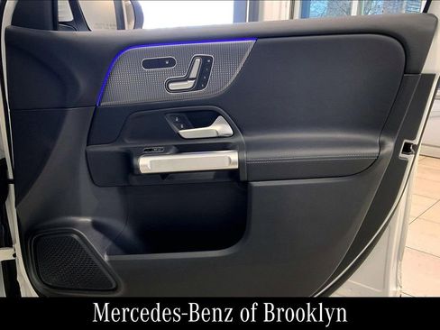 Used 2021 Mercedes-Benz GLB 250 4MATIC image 25