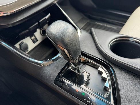 Used 2017 Toyota Avalon XLE w/ All Weather Liner Package FWD image 20