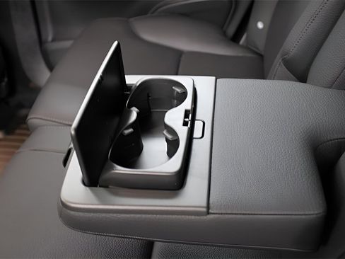 Certified 2025 Volvo XC90 T8 Plus w/ Protection Package Premier image 30