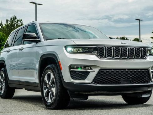 Used 2024 Jeep Grand Cherokee Limited 4xe AWD/4WD image 7