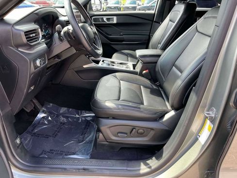Used 2020 Ford Explorer XLT w/ Equipment Group 202A AWD/4WD image 16