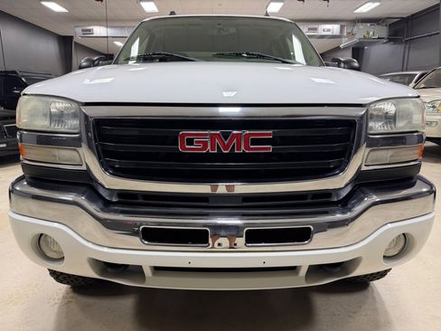 Used 2004 GMC Sierra 2500 SLT w/ Heavy-Duty Power Package image 12