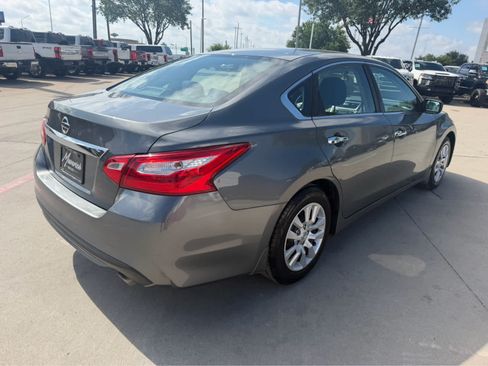 Used 2017 Nissan Altima 2.5 S w/ Power Driver Seat Package FWD image 3