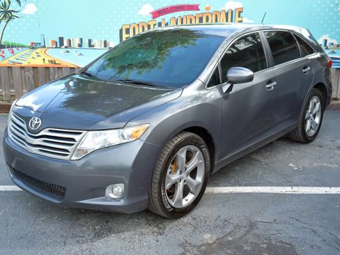 Used 2012 Toyota Venza Limited image 1