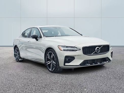 Used 2021 Volvo S60 T5 R-Design image 3