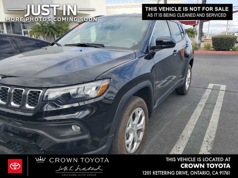 Used 2024 Jeep Compass Latitude AWD/4WD image 1
