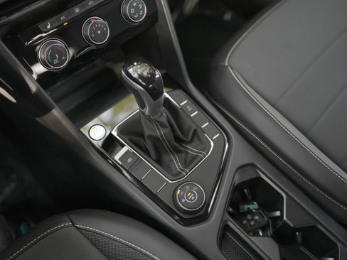 Used 2023 Volkswagen Taos SE image 15