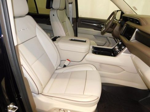 Used 2024 GMC Yukon Denali w/ Advanced Technology Package image 22