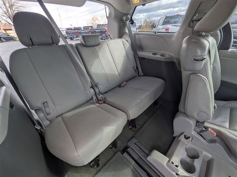 Used 2015 Toyota Sienna XLE w/ XLE Navigation Package image 16