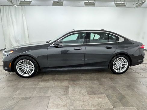 Used 2025 BMW 530i xDrive w/ Premium Package image 2