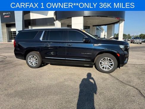 Used 2022 GMC Yukon XL SLT w/ SLT Luxury Package AWD/4WD image 17