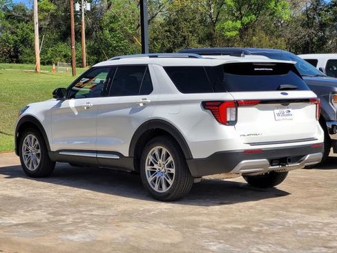 New 2026 Ford Explorer Platinum image 3