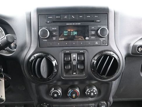 Used 2012 Jeep Wrangler Unlimited Sahara image 18