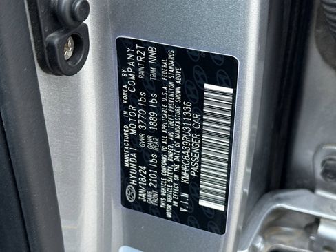 Certified 2024 Hyundai Venue SEL image 32