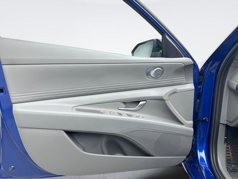 Used 2025 Hyundai Elantra Sport FWD image 9