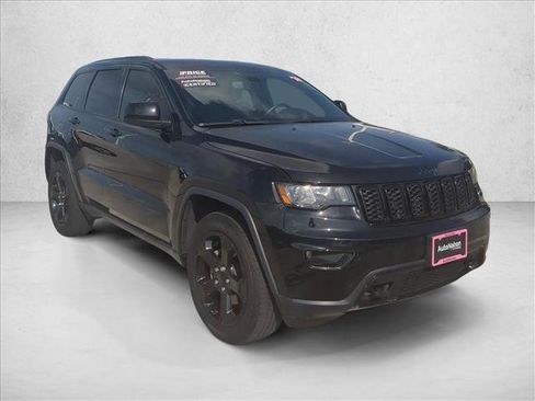 Used 2018 Jeep Grand Cherokee Laredo AWD/4WD image 3