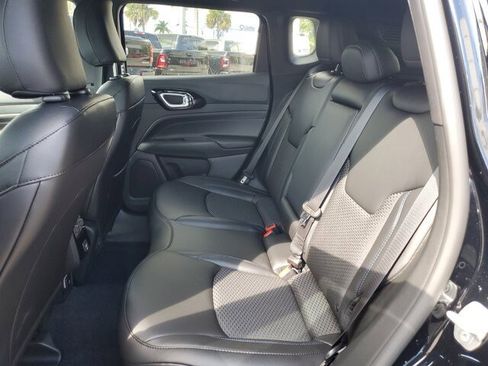 New 2026 Jeep Compass Latitude image 7