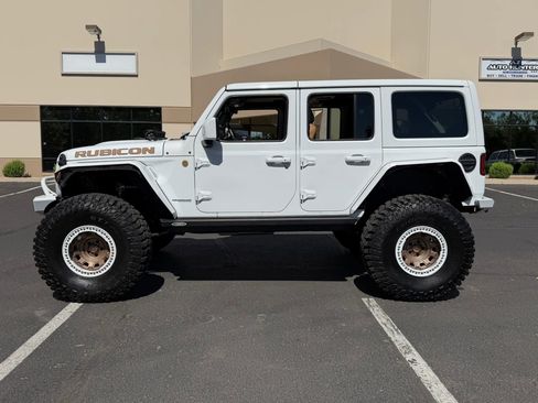 Used 2022 Jeep Wrangler Unlimited Rubicon w/ LED Lighting Group AWD/4WD image 6
