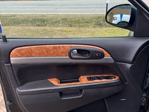 Used 2011 Buick Enclave CXL image 21