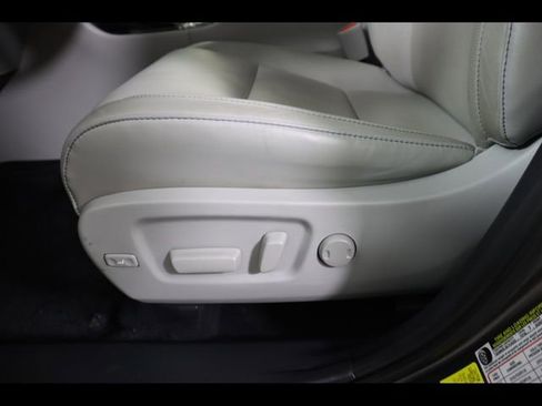 Used 2019 Toyota Highlander Limited AWD/4WD image 17