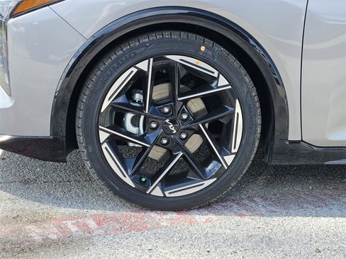 New 2025 Kia K4 GT-Line image 7