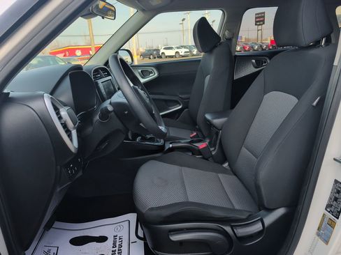 Used 2022 Kia Soul LX w/ Technology Package image 8