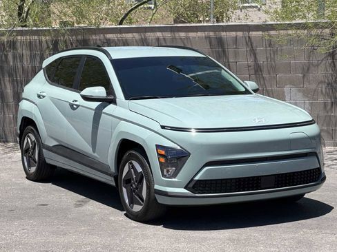 Used 2024 Hyundai Kona SEL FWD image 2