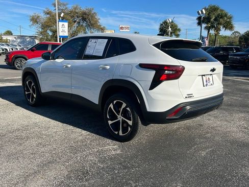Used 2025 Chevrolet Trax RS w/ Sunroof Package image 5