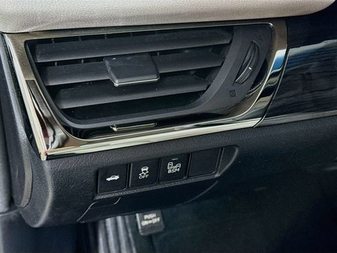 Used 2013 Toyota Avalon XLE Touring FWD image 10