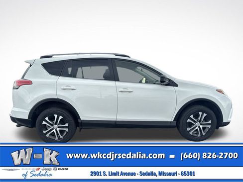 Used 2017 Toyota RAV4 LE AWD/4WD image 6