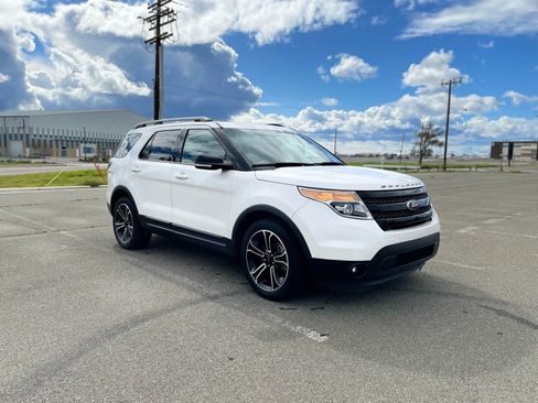 Used 2015 Ford Explorer Sport w/ Equipment Group 401A AWD/4WD image 3