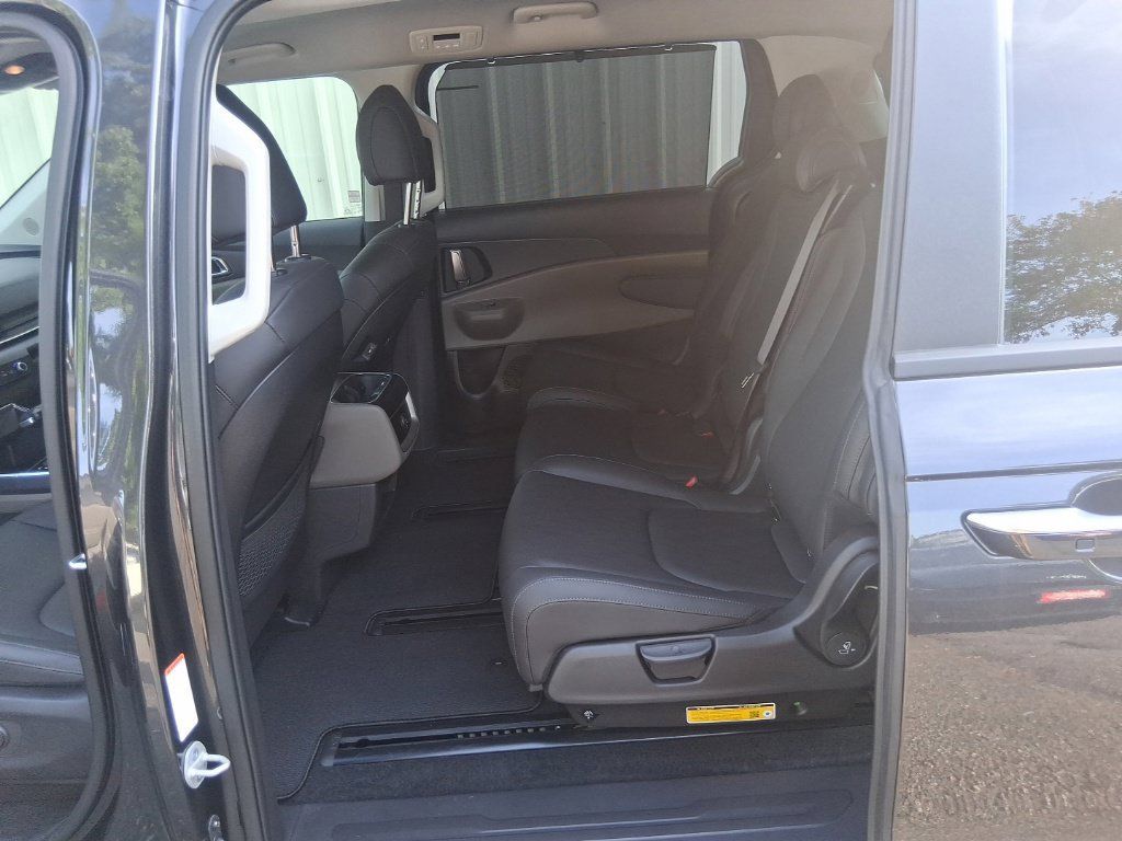 Certified 2026 Kia Carnival EX FWD image 11