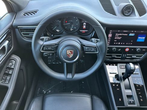 Certified 2025 Porsche Macan AWD/4WD image 15