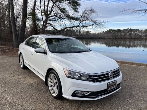 Used 2017 Volkswagen Passat 1.8T SE image 2