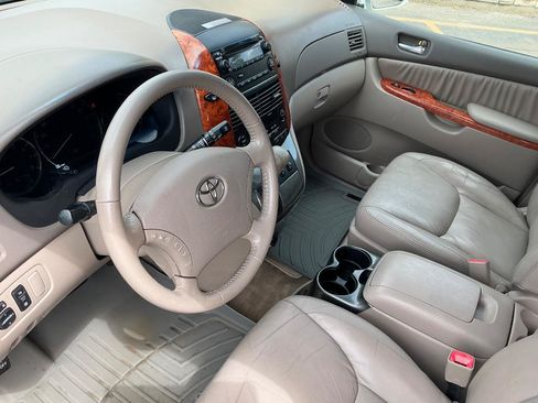Used 2006 Toyota Sienna XLE w/ XLE Pkg 5 FWD image 17
