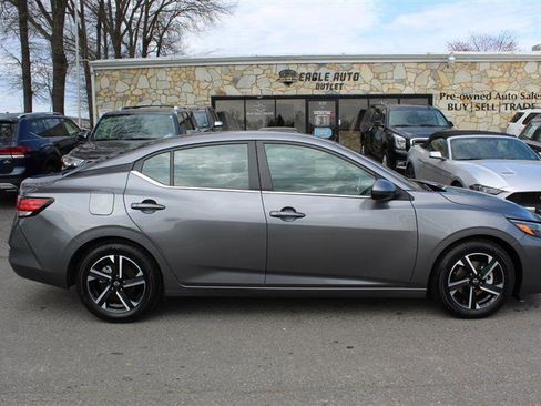 Used 2024 Nissan Sentra SV image 8