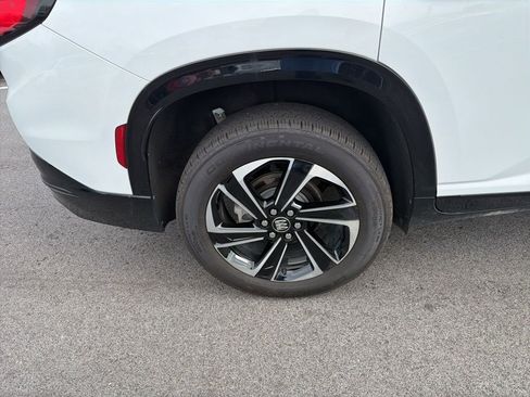 Used 2025 Buick Enclave Sport Touring w/ LPO, Floor Liner Package AWD/4WD image 12