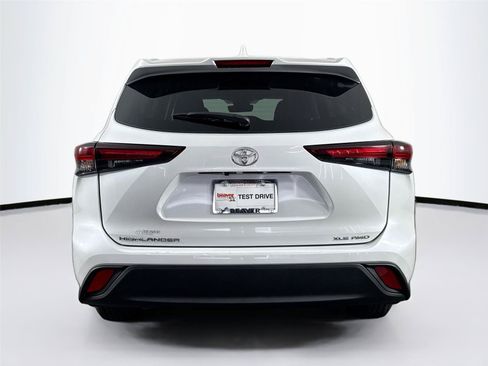 Certified 2025 Toyota Highlander XLE AWD/4WD image 12