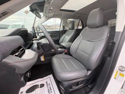 New 2026 Ford Explorer Active w/ Active Comfort Package image 28