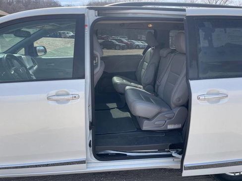 Used 2018 Toyota Sienna XLE Premium w/ Protection Package image 23