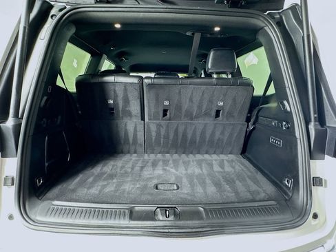 Used 2023 Jeep Wagoneer Series III w/ Preferred Equipment Group image 28