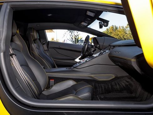 Used 2014 Lamborghini Aventador image 31