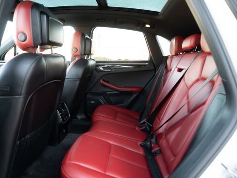 Used 2018 Porsche Macan image 27