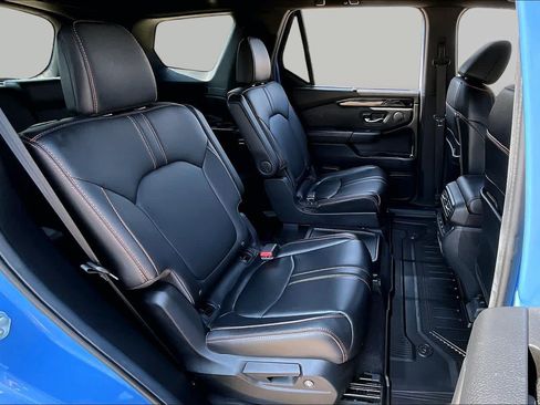 Used 2025 Honda Pilot TrailSport image 19