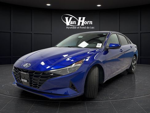 Used 2023 Hyundai Elantra SEL w/ Convenience Package FWD image 3