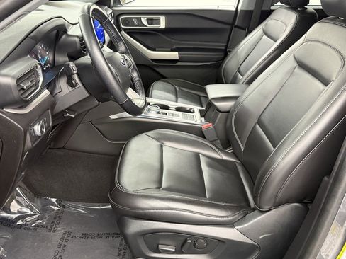 Used 2022 Ford Explorer XLT w/ Equipment Group 202A image 18