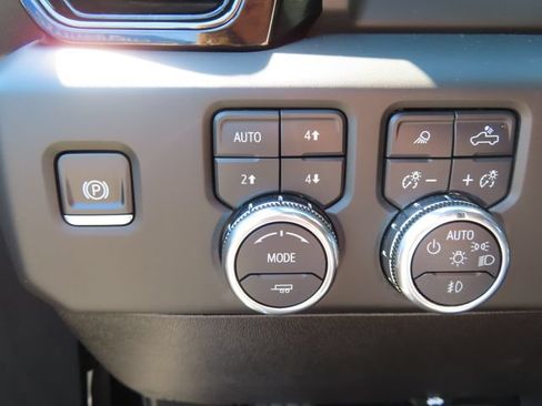 Used 2025 GMC Sierra 3500 AT4 w/ AT4 Preferred Package AWD/4WD image 43